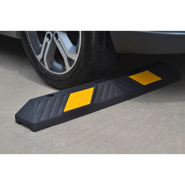 Parkplatzbegrenzung Radstopp 90 cm aus Recylinggummi mit gelben  Reflexstreifen und integriertem Tragegriff kaufen